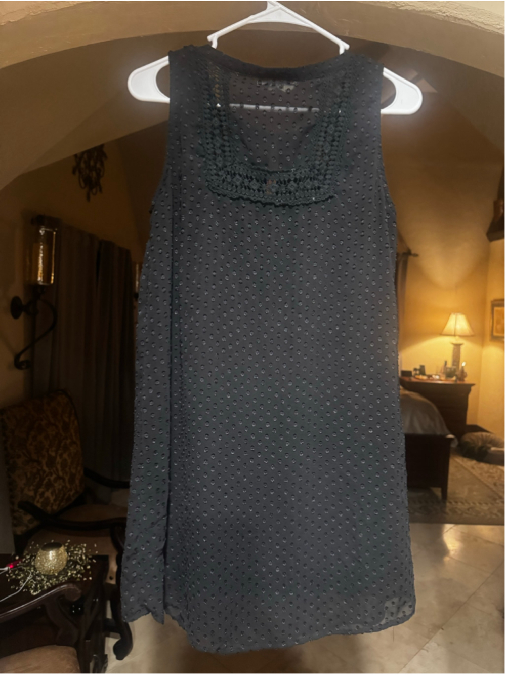 Women's YA Los Angeles Black Sleeveless Blouse Size M